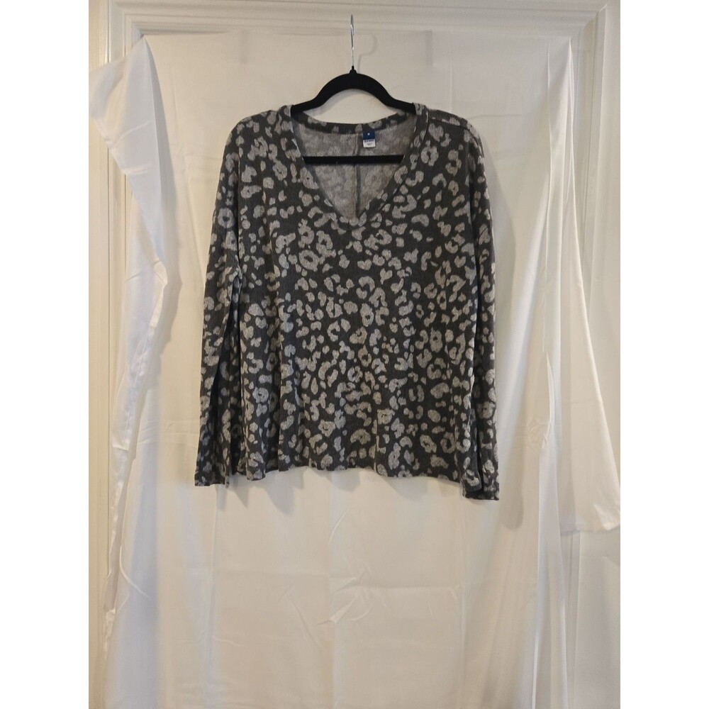 Old Navy Women's Grey Leopard Print V-Neck Long Sleeve Top